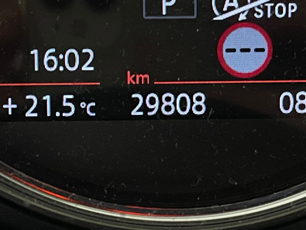 53567074-25.jpg
